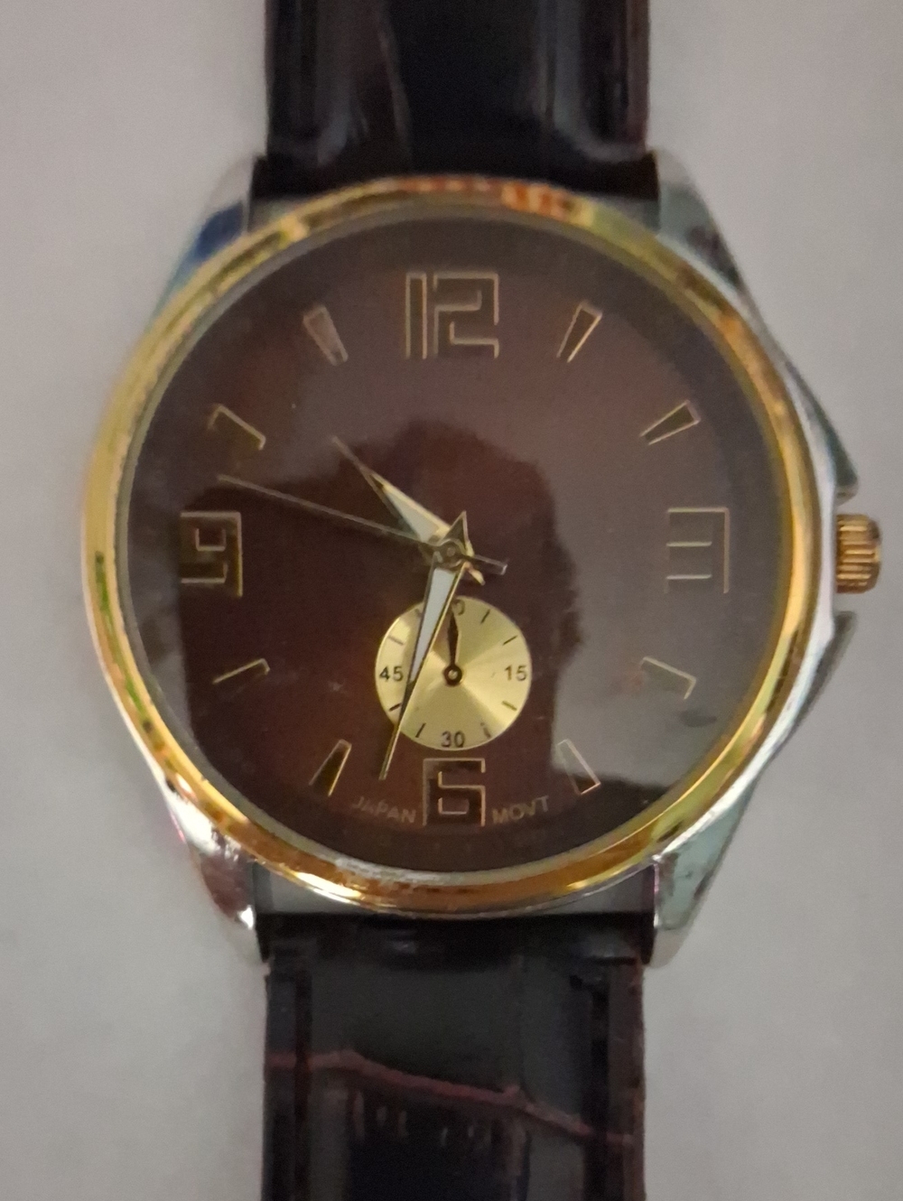Elegant Looking Golden Watch